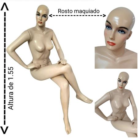 Imagem de Manequim feminino adulto (pose sentada) na cor bege rosto maquiado