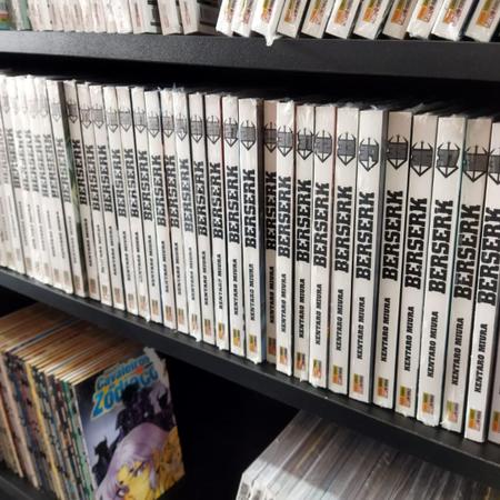 Manga Completo Berserk Vol 1 ao 40 - Lacrados Inclui Guia - Panini -  Revista HQ - Magazine Luiza