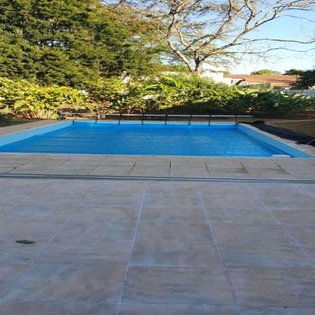 Manta Térmica Para Piscina 7X4,5 Atco 500 Micras 4,5X7 Imagem de Manta Térmica Para Piscina 7X4,5 Atco 500 Micras 4,5X7
