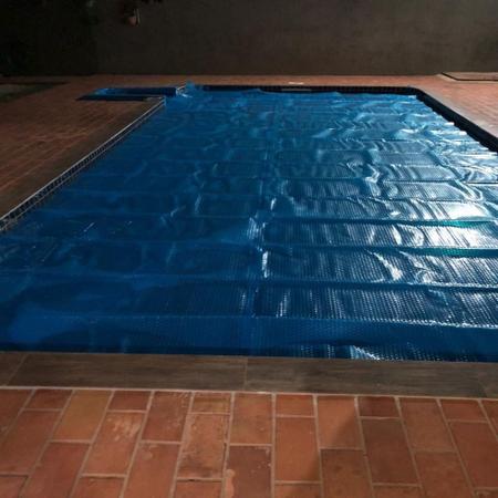 Manta Térmica Para Piscina 7X4,5 Atco 500 Micras 4,5X7 Imagem de Manta Térmica Para Piscina 7X4,5 Atco 500 Micras 4,5X7