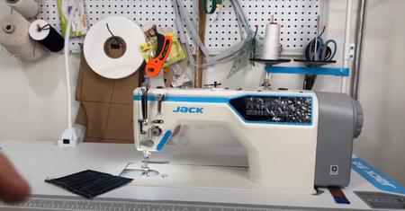 Imagem de Maquina de costura reta eletronica jack a4-b-220v