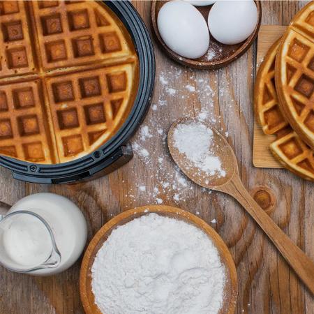 Máquina Golden Waffle - Britânia Imagem de Máquina Golden Waffle - Britânia