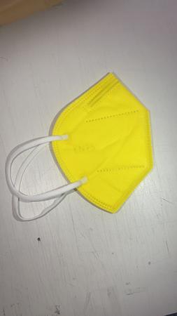 Imagem de Máscara PFF2 / N95 / KN95 adulto amarela - caixa 50 unidades 5 camadas duplo meltblow BFE 98% + feltro de coton + tnt spunbond hospitalar hipoalergeni