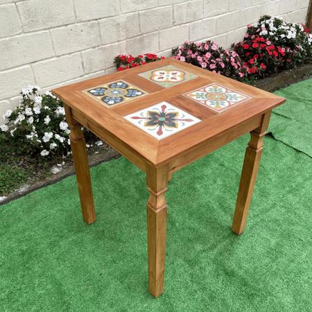 Imagem de Mesa em Madeira de Demolição com 4 Banquinhos de Ladrilho Hidráulico