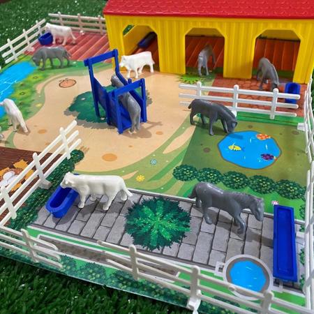 Brinquedo Mini Fazenda com Animais 41 Peças e Acessórios Cerca Celeiro  Estábulo Cenário Tabuleiro Fazendinha Completa - Bezzer - Brincadeiras de  Faz de Conta - Magazine Luiza