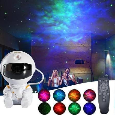 Imagem de Mini Astronauta Na Galáxia Projeção Para Explorar O Universo