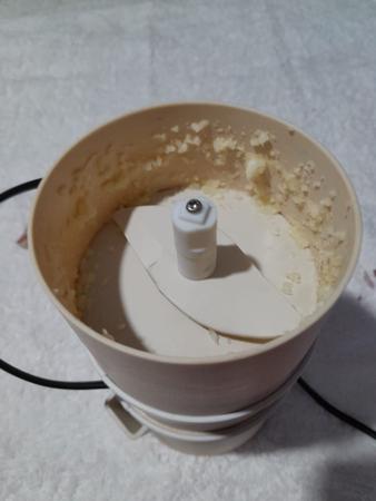 Imagem de Mini descascador e triturador de alho elétrico 110 volts