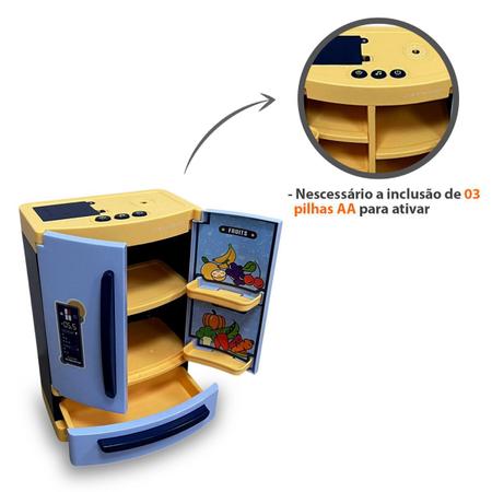 Imagem de Mini Geladeira De Cozinha Brinquedo Infantil Solta Fumaça De Verdade Com Luz E Acessórios Divertida