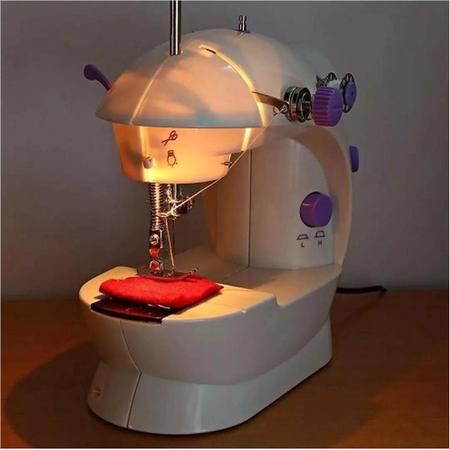 Imagem de Mini Maquina de Costura Domestica Iluminaçao LED Pedal Portatil Blusa Pano Pequenos Reparos Compacta
