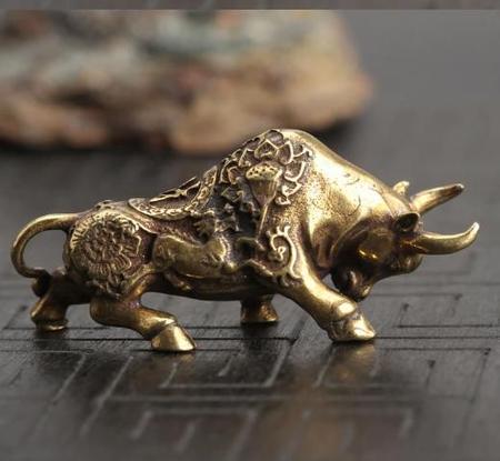 Imagem de Mini Touro Wall Street Dourado Estátua Fiel Bolsa De Valores