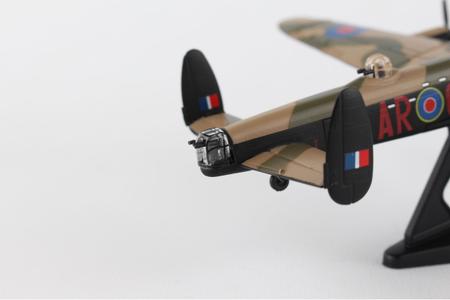 Imagem de Miniatura aviao 2 guerra mundial daron raf lancaster 1/150