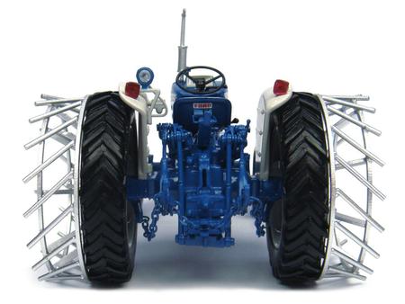 Imagem de Miniatura trator rodas ferro universa hobbies ford 5000 1/32