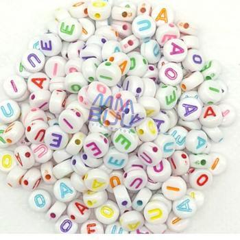 Imagem de Missanga alfabeto 7mmx4mm - Branco c/ letras coloridas  - MM Biju