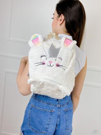 Mochila felpuda coelhinha coroa orelha arco-íris fofa reforçada - Filó Modas Imagem de Mochila felpuda coelhinha coroa orelha arco-íris fofa reforçada