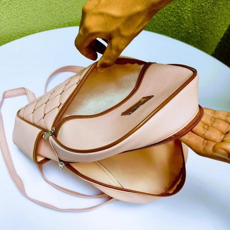 Mochila Feminina Rosa Elegante Blogueiras Famosas Charmosa - Fashion Imagem de Mochila Feminina Rosa Elegante Blogueiras Famosas Charmosa