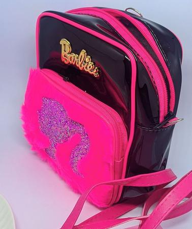 Imagem de Mochila Mini Bolsa Infantil Princesa Disney Barbie Mochilinha Pequena Menina Pelúcia na frente Rosa Pink Creche Escola