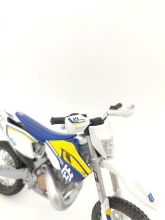 Moto de Ferro Trilha Miniatura Husqvarna FE 501 1:12 na Caixa Maisto -  Miniaturas de Motos - Magazine Luiza