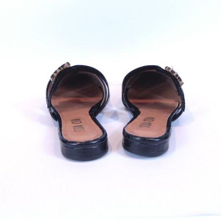 Mule bico fino croco com fivela de acr lico on a Sua Cia