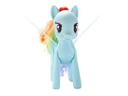 My Little Pony Rainbow Dash Potion Pony Figure - Brinquedo de Pônei Azul de  3 Polegadas com cabelo escovado, pente e 4 acessórios surpresa - Bonecas -  Magazine Luiza