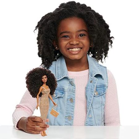 Imagem de Naturalistas 11,5 polegadas boneca de moda e acessórios Dayna, cabelos texturizados cacheados 3C, tom de pele marrom médio, projetado e desenvolvido pela Purpose Toys
