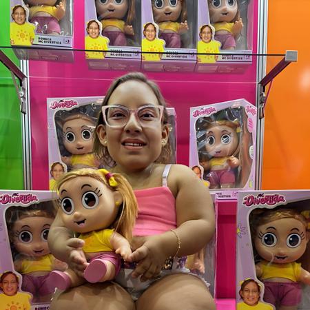 Boneca MC Divertida Música  A MC É DIVERTIDA Kids Song 