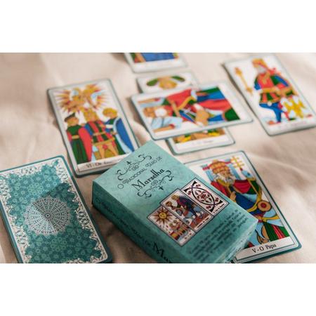 Baralho Tarot Tarô De Marselha Original 78 Cartas Plastificadas e Manual  Colorido - Escorrega o Preço