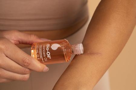 Óleo corporal Bio-Oil para cuidados com a pele para cicatrizes e estrias 125 ml Imagem de Óleo corporal Bio-Oil para cuidados com a pele para cicatrizes e estrias 125 ml