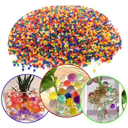 Brincar com bolinhas de gel coloridas - Water Beads