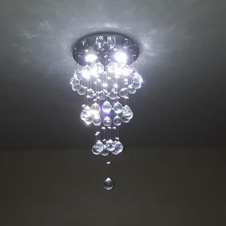 Imagem de Ótimo Lustre de Cristal com 50cm de Altura, Base de Inox Espelhado de 30cm de Diâmetro