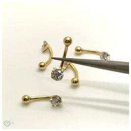 Piercing de umbigo em ouro branco – Use Ouro