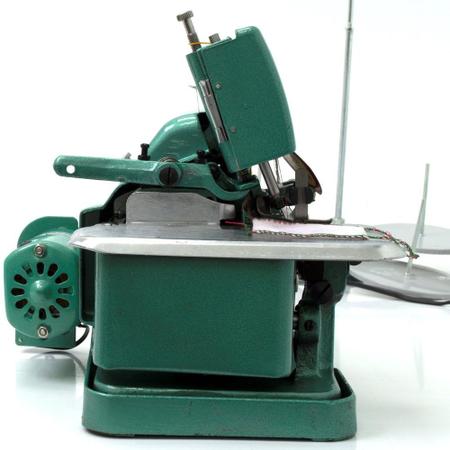 Imagem de Overlock Semi Industrial Com Motor Acoplado