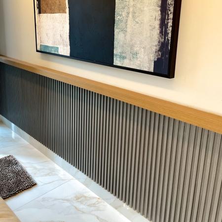 Painel Ripado WPC Interno Wave Cor: Cinza Médio Kit 5 Un - 2,90m x 14cm, 0,43m² - Woopo Imagem de Painel Ripado WPC Interno Wave Cor: Cinza Médio Kit 5 Un - 2,90m x 14cm, 0,43m²