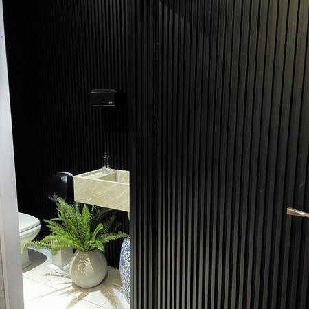 Painel Ripado Wpc Interno Wave Cor: Preto 2,90m x 14cm (0,406m²) - Woopo Imagem de Painel Ripado Wpc Interno Wave Cor: Preto 2,90m x 14cm (0,406m²)
