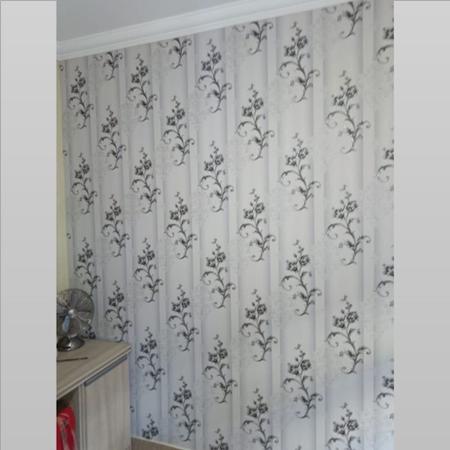 Imagem de Papel de Parede Importado Vinílico Floral Preto com Damask Off white - Rolo 9,5m X 53cm