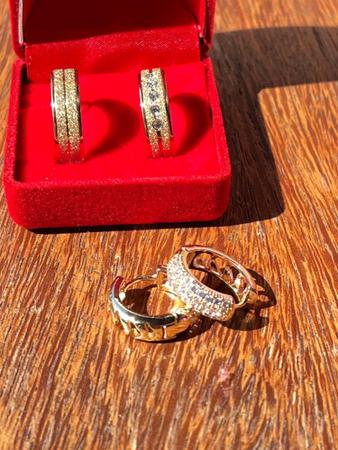 Alianças de casamento Ouro 18k Paris com pedra 4mm (Par) - Joias, Anel,  Brincos, Pingente, Colares