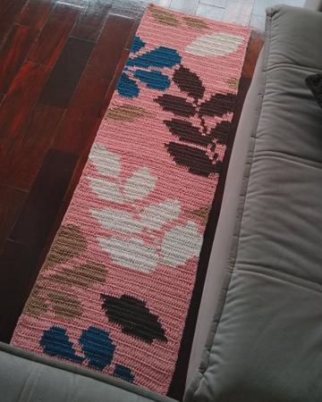 Passadeira de crochê folhagens em fio conduzido - Lika Clemente Artes Em Crochê Imagem de Passadeira de crochê folhagens em fio conduzido