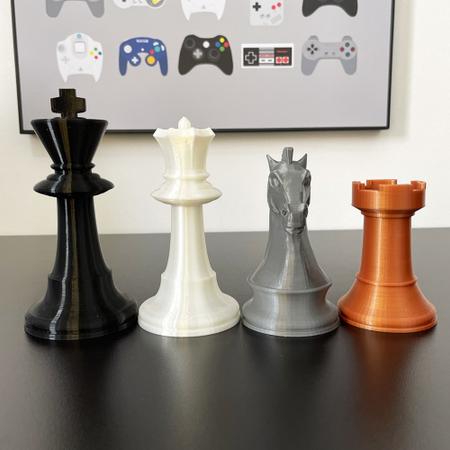 Kit Decor Chess C/2 Peças de Xadrez Rei e Rainha Prateada em Promoção na  Americanas