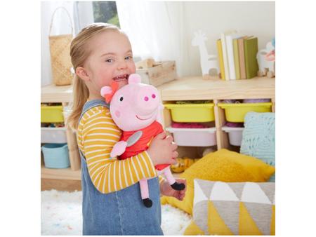 Imagem de Pelúcia Peppa Musical Hasbro