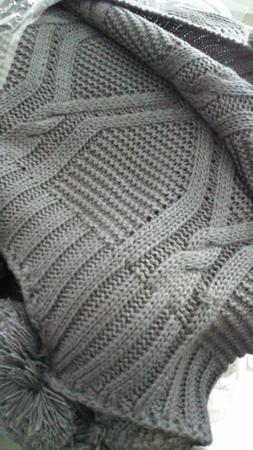 Imagem de Peseira em tricô com pompom para cama queen ou sofá cinza 0,70x2,20cm Big Tricot