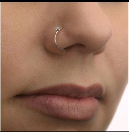 Imagem de Piercing de nariz - argolinha com pedra de strass
