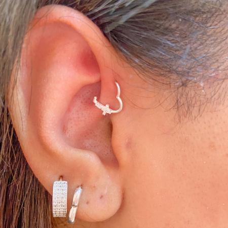 Piercing Tragus de Prata Cruz com Zircônias prata 925