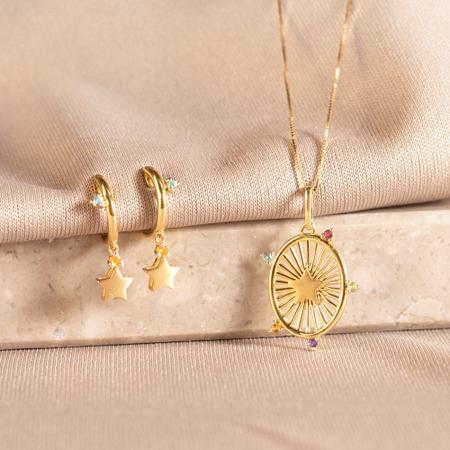 Pingente Medalha de Ouro 18k com Estrela central e Gemas Coloridas - Safira Imagem de Pingente Medalha de Ouro 18k com Estrela central e Gemas Coloridas