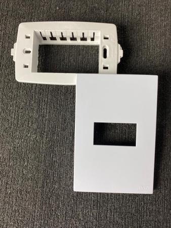 Imagem de Placa 1 Modulo Hor. Com Suporte 4X2 - Recta Branco Gloss