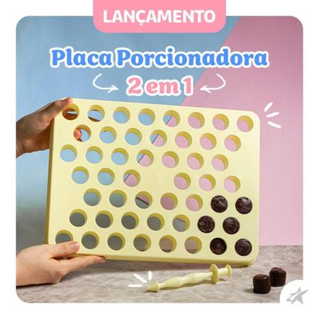 Imagem de Placa Porcionadora de Doces Brigadeiro 15G 50 Furos