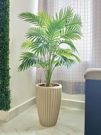 Planta Artificial Palmeira com Vaso Polietileno Cone Romano - Flores Imp Imagem de Planta Artificial Palmeira com Vaso Polietileno Cone Romano