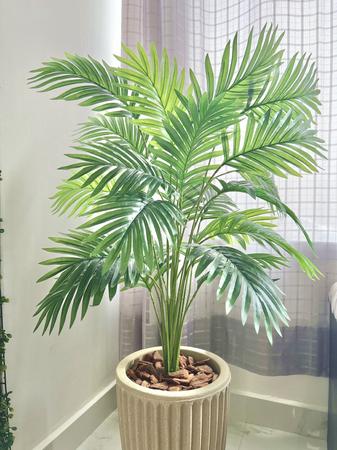 Planta Artificial Palmeira com Vaso Polietileno Cone Romano - Flores Imp Imagem de Planta Artificial Palmeira com Vaso Polietileno Cone Romano