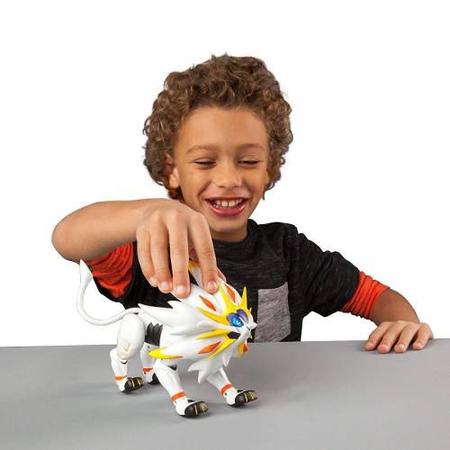 Pokémon Lendário Articulado Solgaleo 17cm Dtc em Promoção na Americanas