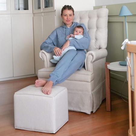 Poltrona de Amamentação Mommy com Puff e Balanço Linen Cinza - lilibee -  mobile