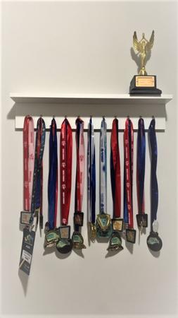 Imagem de Porta Medalhas e troféu 60x10x11,5cm