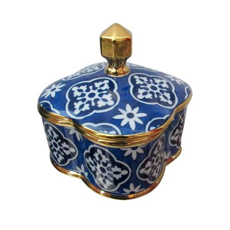 Imagem de Potiche Decorativa em Porcelana Azul e Branco - 16x16cm - Potiche de Design Sofisticado - Charme para Decoração de sua Casa!